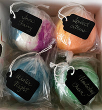 Load image into Gallery viewer, Bath Bomb Christmas Set
